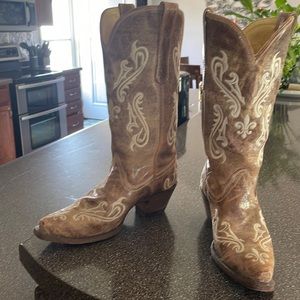 Size 7 Corral boots